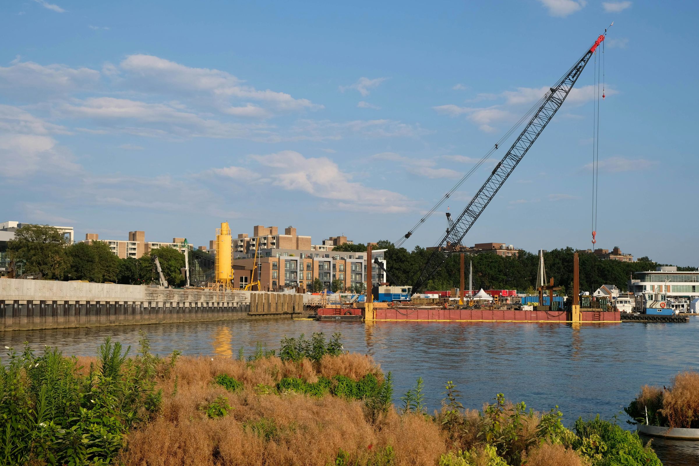 Crane and commercial construction in the DC Metro area